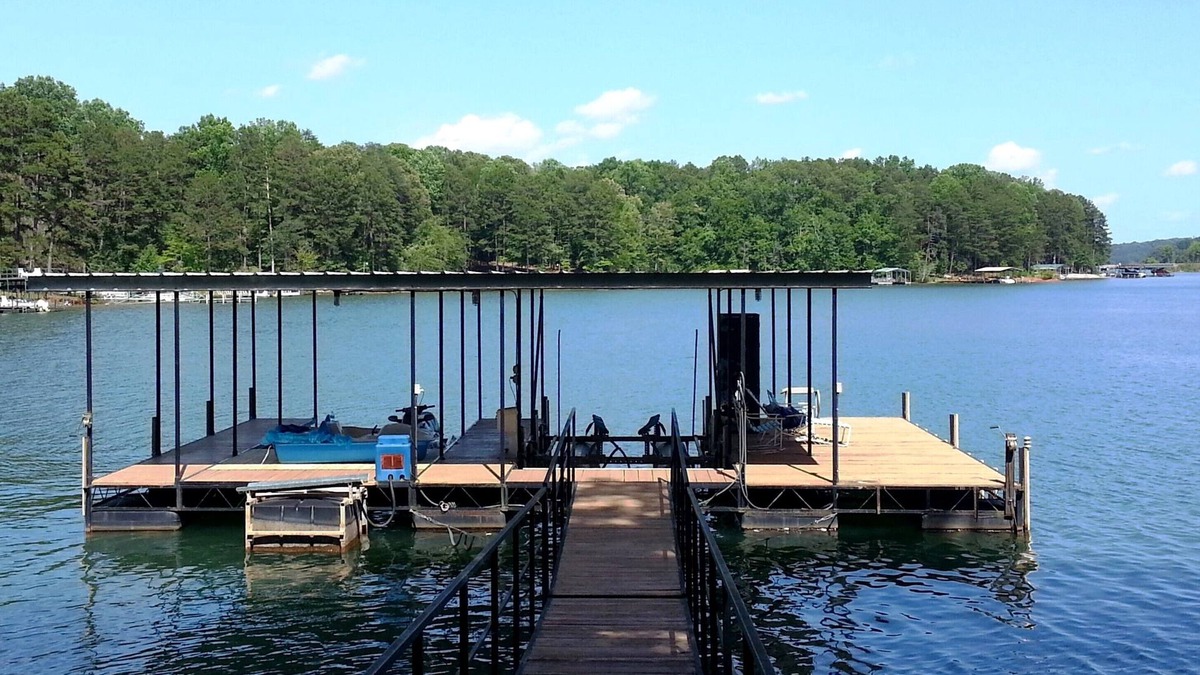 Seneca House | Lake House Near Clemson Private Boat Dock WiFi 65" TV Grill Kayaks Deep Water