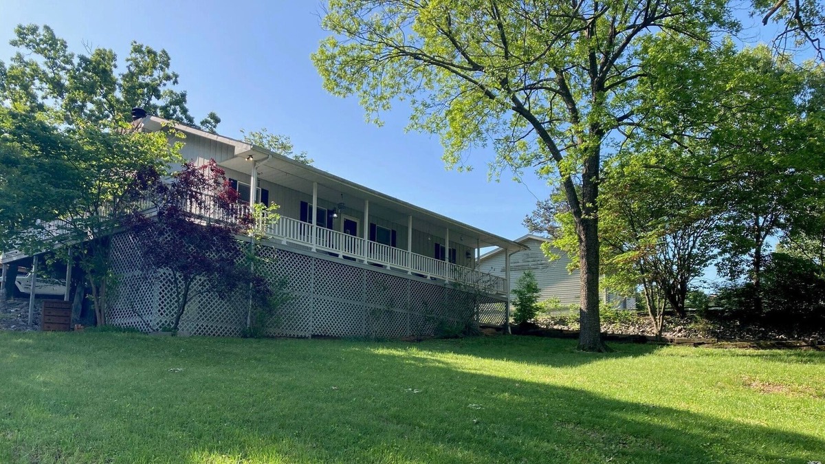 Gilbertsville House | Lake House Fishermen, Boaters, and Families 5 minutes from KY Dam Marina