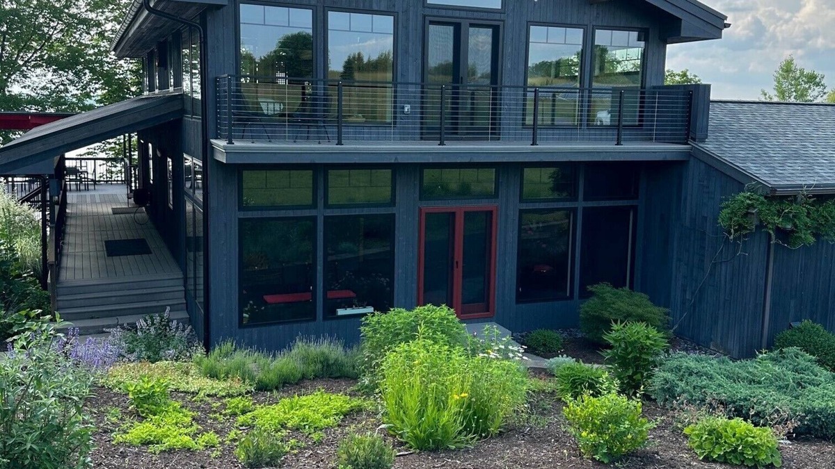 Union Springs House | Lake house on Cayuga Lake 5 minutes from Aurora: dock, lake access, kayaks!