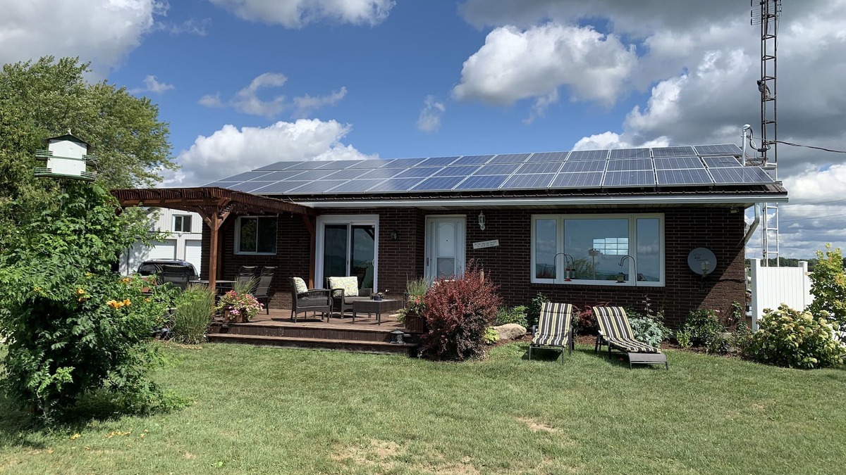 Hamilton House | Lake House on Lake Erie with Private Beach