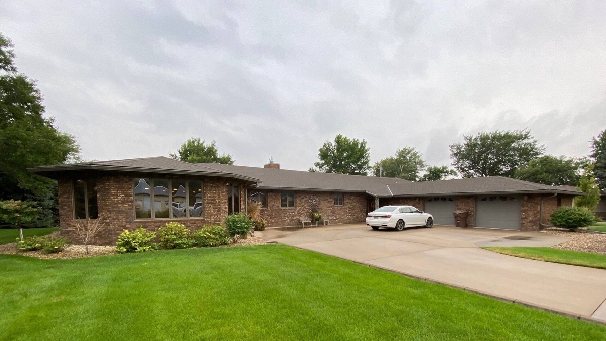 Mitchell House | Lake House on Lake Mitchell with a gymnasium and indoor hotub