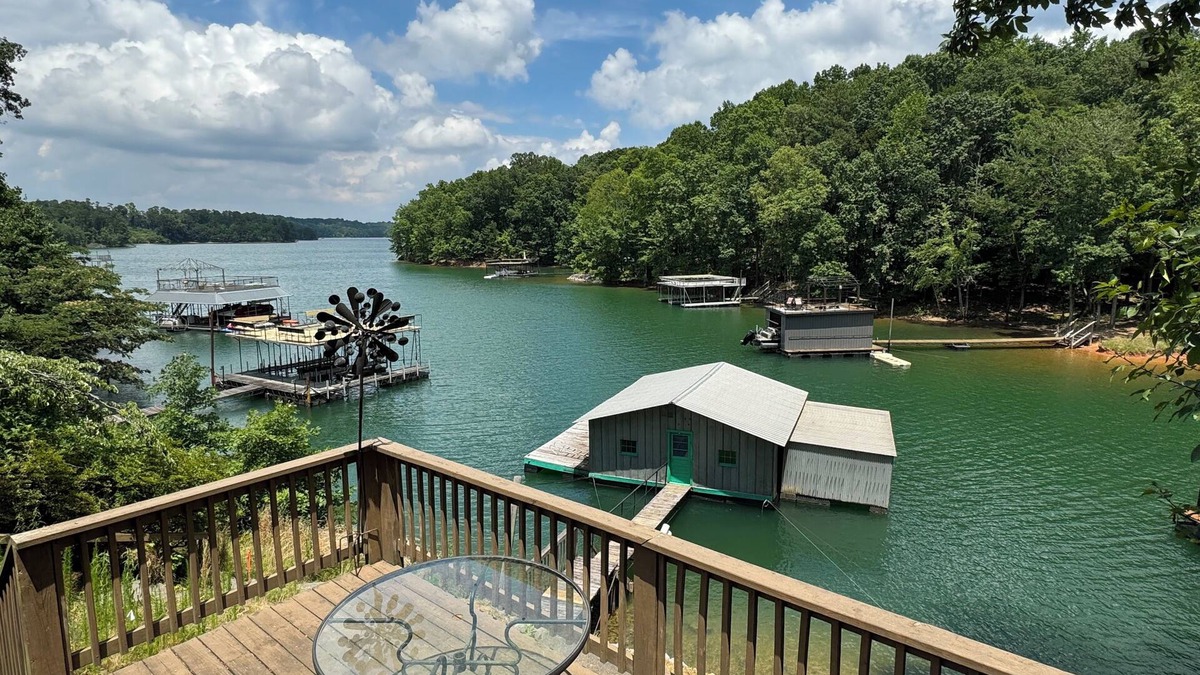 Gainesville House | LAKE HOUSE ON LANIER WITH BREATHTAKING VIEWS
