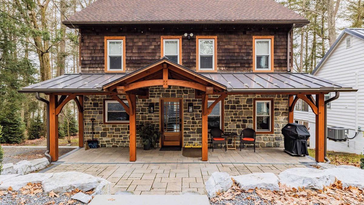 Pine Grove House | Lake House On Sweet Arrow Lake