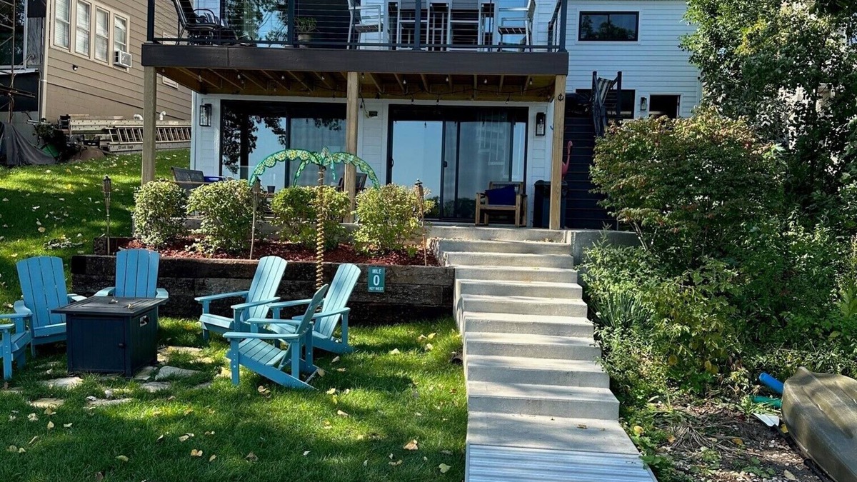 Paddock Lake House | Lake House ON the Water! Unbelievable Views! Hot tub! Kayaks! NEWLY RENOVATED!