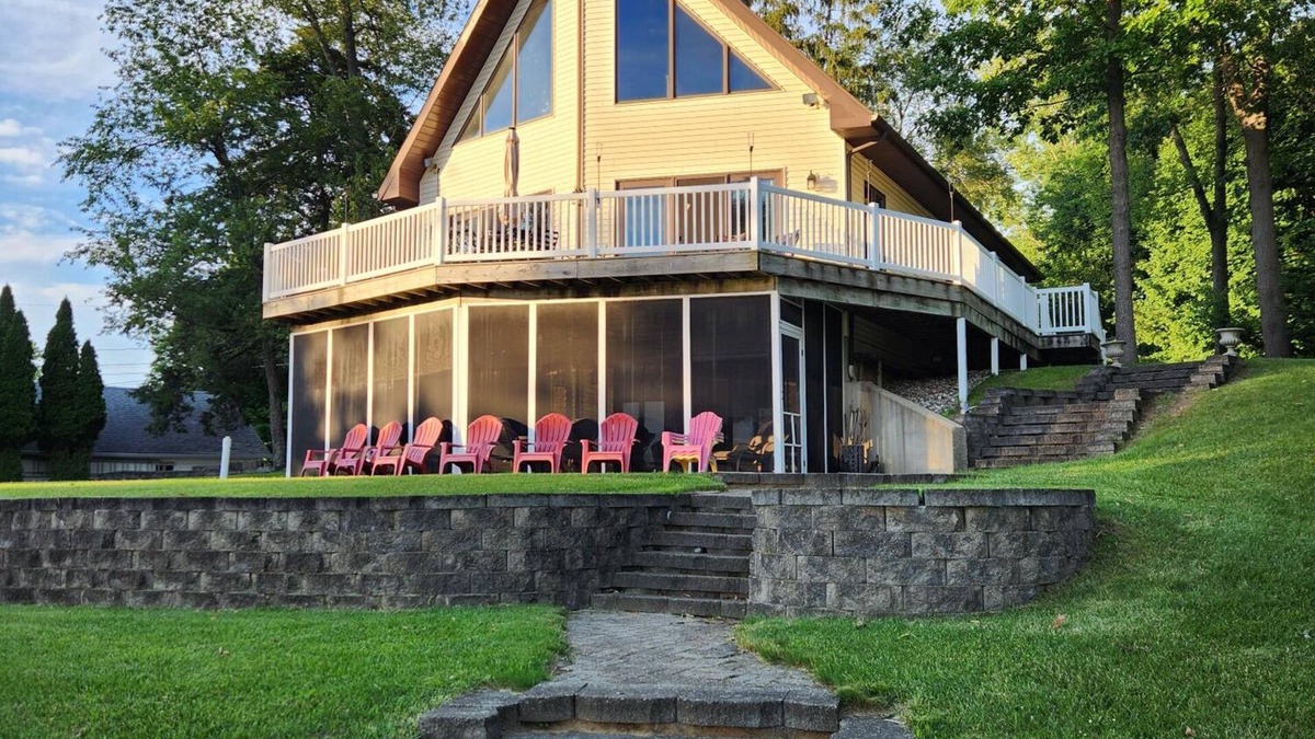 Coldwater House | Lake House Rental - VB Pontoon Optional