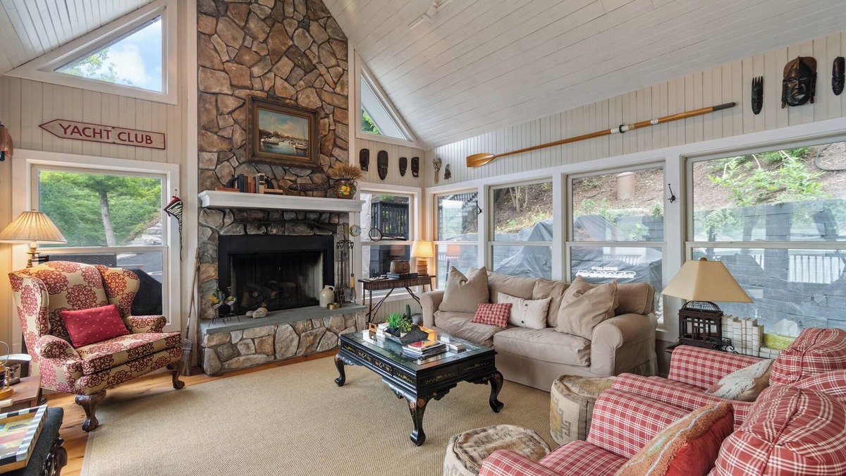 Middlesex Cottage | Lake House Retreat on Beautiful Canandaigua Lake Sleeps 12