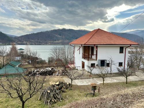 Nord-Est House | Lake House