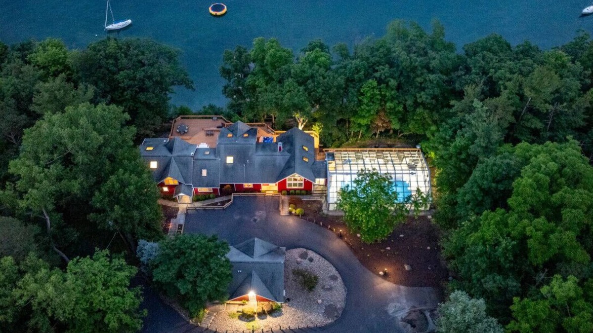 Grange Landing House | Lake house w/indr pool and jacuzzi