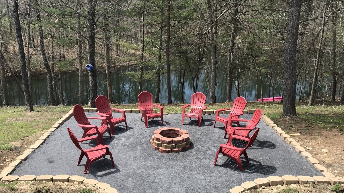 Hedgesville House | Lake House w/Pool and King Bed, Fishing - Dogs OK