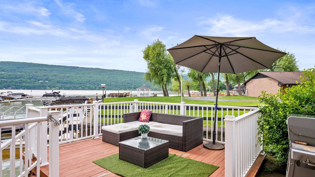 Hammondsport House | Lake House | Walking Distance to Town | Sleeps 10
