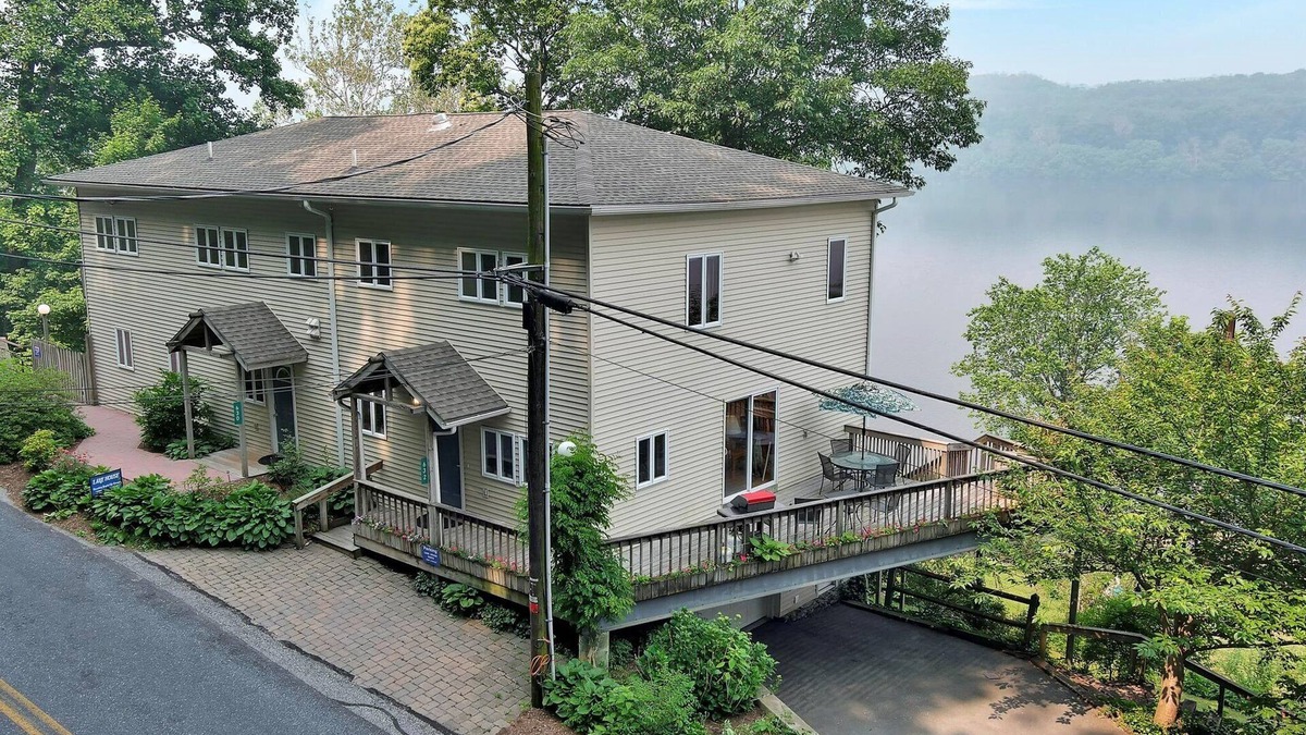 Pequea House | LAKE HOUSE, Waterfront Retreat, Eagles, Sunsets on Susquehanna with DOCK