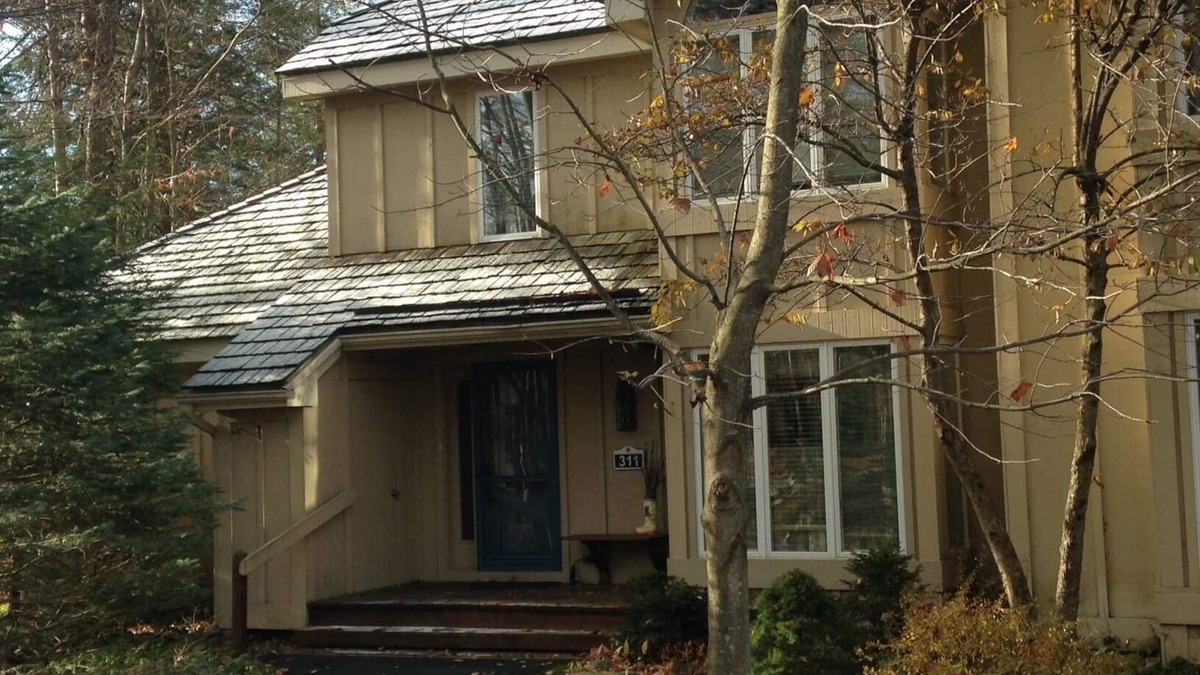 Pocono Pines House | Lake House with 6 FREE Pool Passes Included!