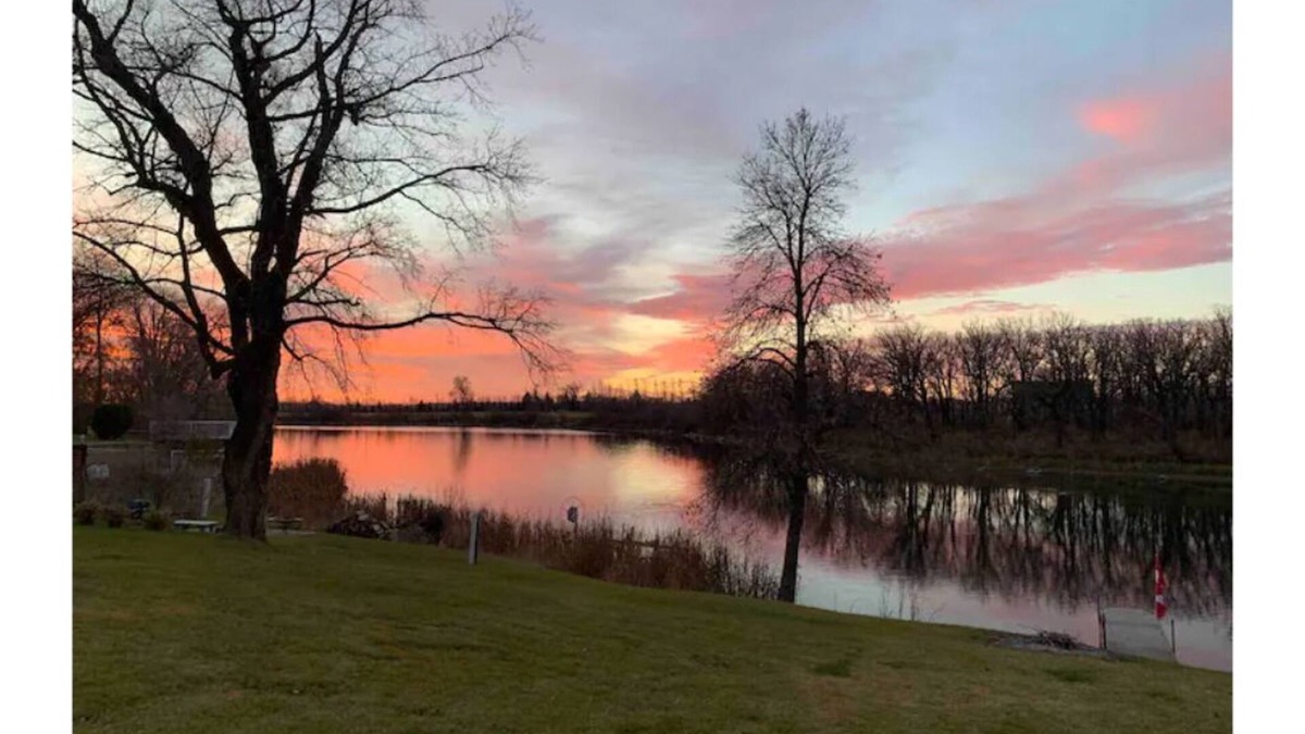 Killarney House | Lake House with a Beautiful Waterfront View