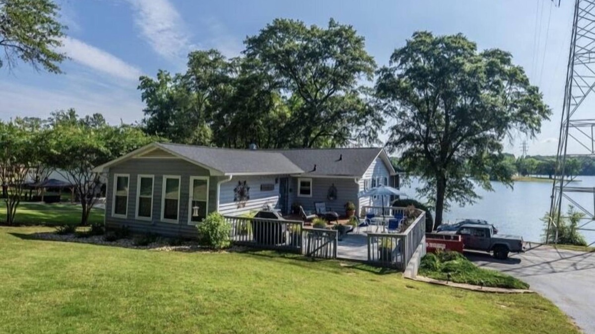 Inman House | Lake House with amazing lake views