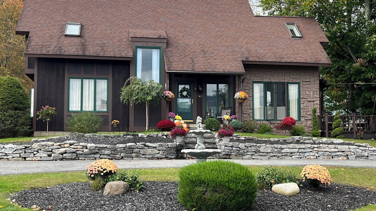 Lake George House | Lake House With Dock in premier neighborhood on Assembly Point in Harris Bay.