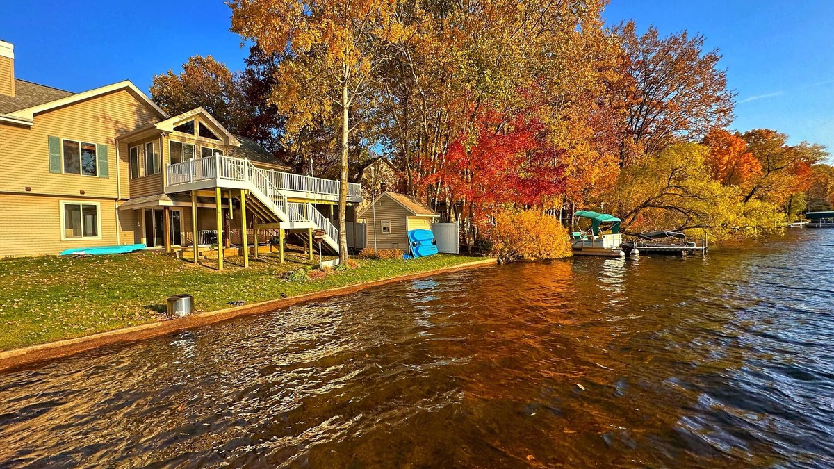 Smyrna Cottage | Lake House with great fishes and swimming near Grand Rapids