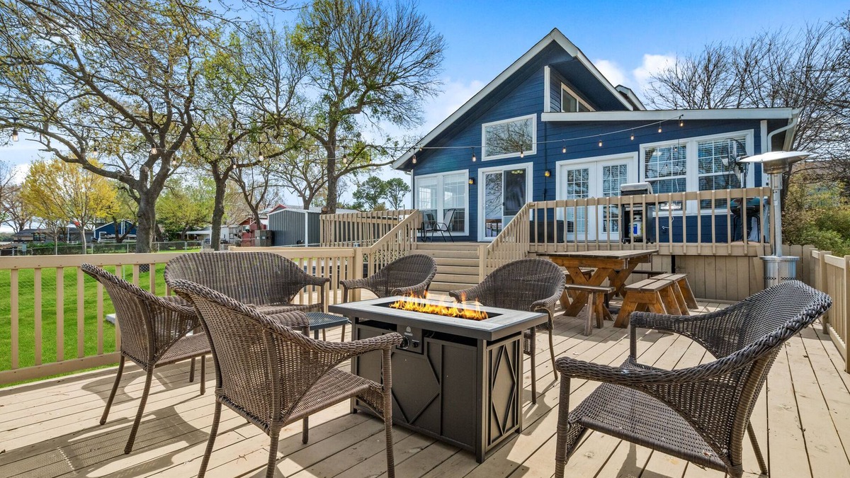 Azle House | Lake House with Hot Tub + Games