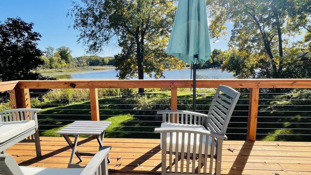 Delavan House | Lake House with Hot Tub - Birding Paradise