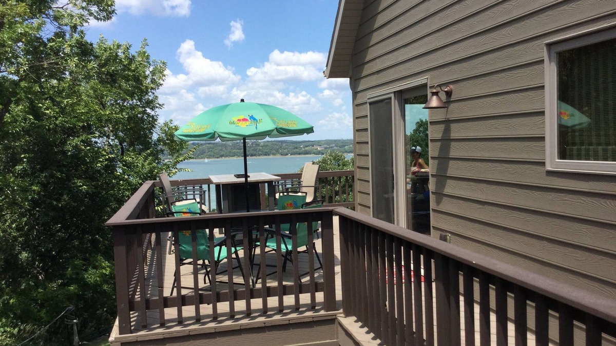 Crofton House | Lake house with spectacular lake view
