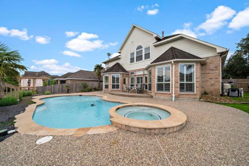 Atascocita House | Lake Houston Getaway Pool Spa Lake Front