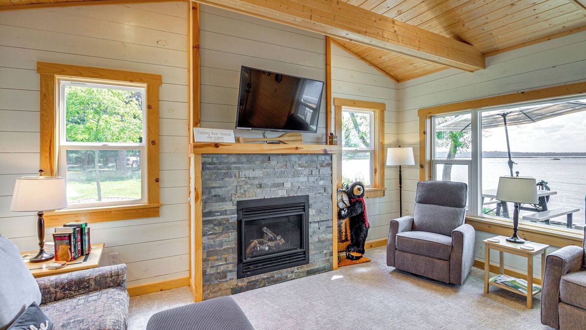 Nisswa Cabin | Lake Hubert Cabin w/Private Deck + Boat Dock