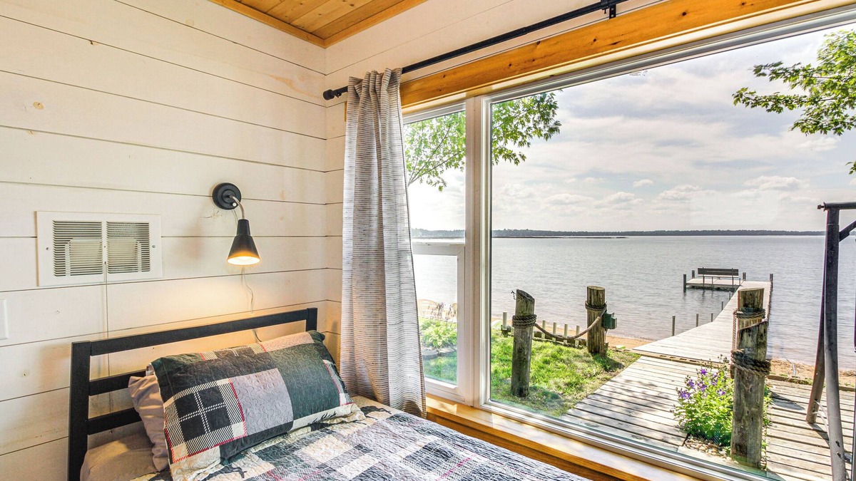 Nisswa Cottage | Lake Hubert Cabin w/Private Deck + Boat Dock