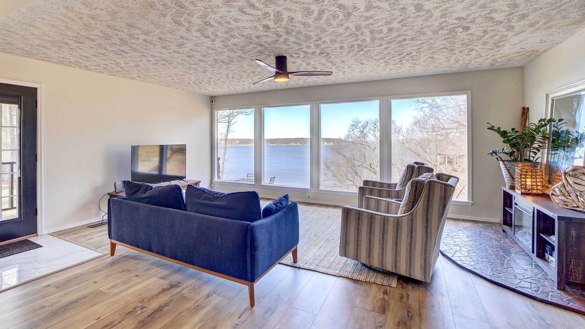 Locust Grove Cabin | Lake Hudson Home w/Patio in Locust Grove