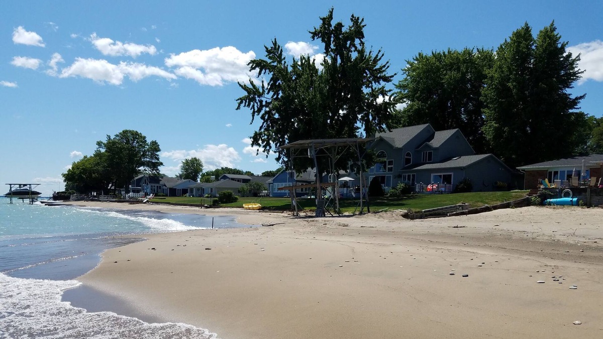 Burtchville House | LAKE HURON BEACH SUITE