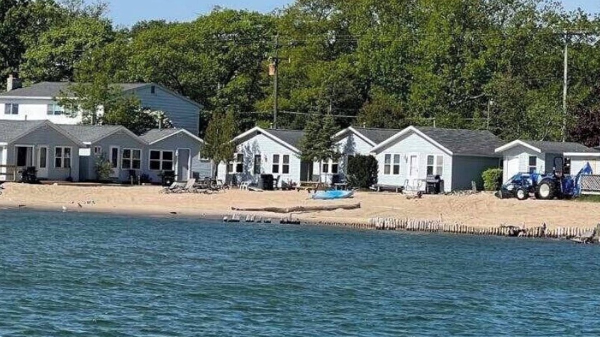 Oscoda Resort | Lake Huron Beach Front Cabin for two.