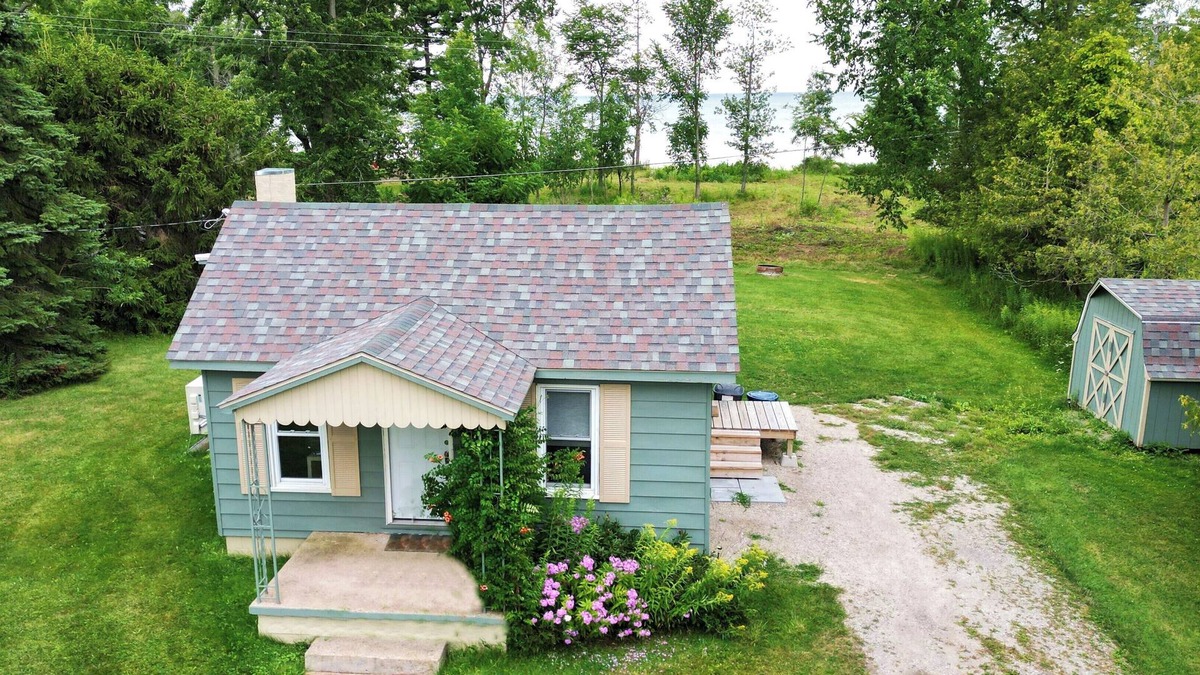 Harbor Beach Cottage | Lake Huron Front Cabin
