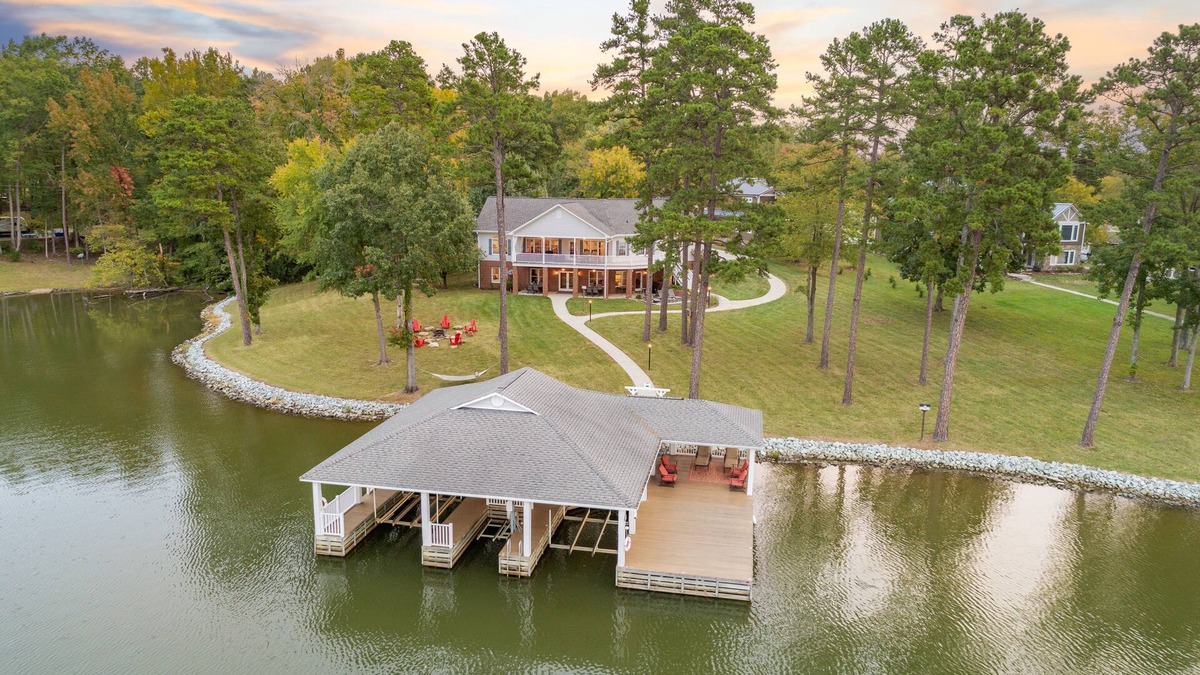 Semora House | Lake Hyco Retreat - Family Friendly, VIR, Raleigh, Durham, RDU