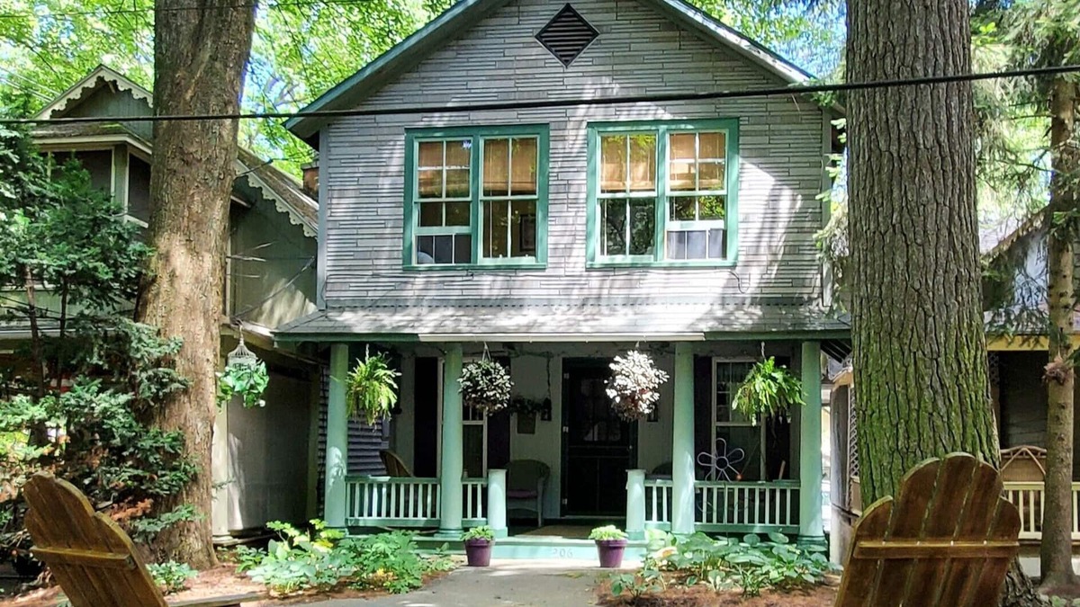 Mount Gretna Heights Cottage | Lake it Easy at Mount Gretna Cottage