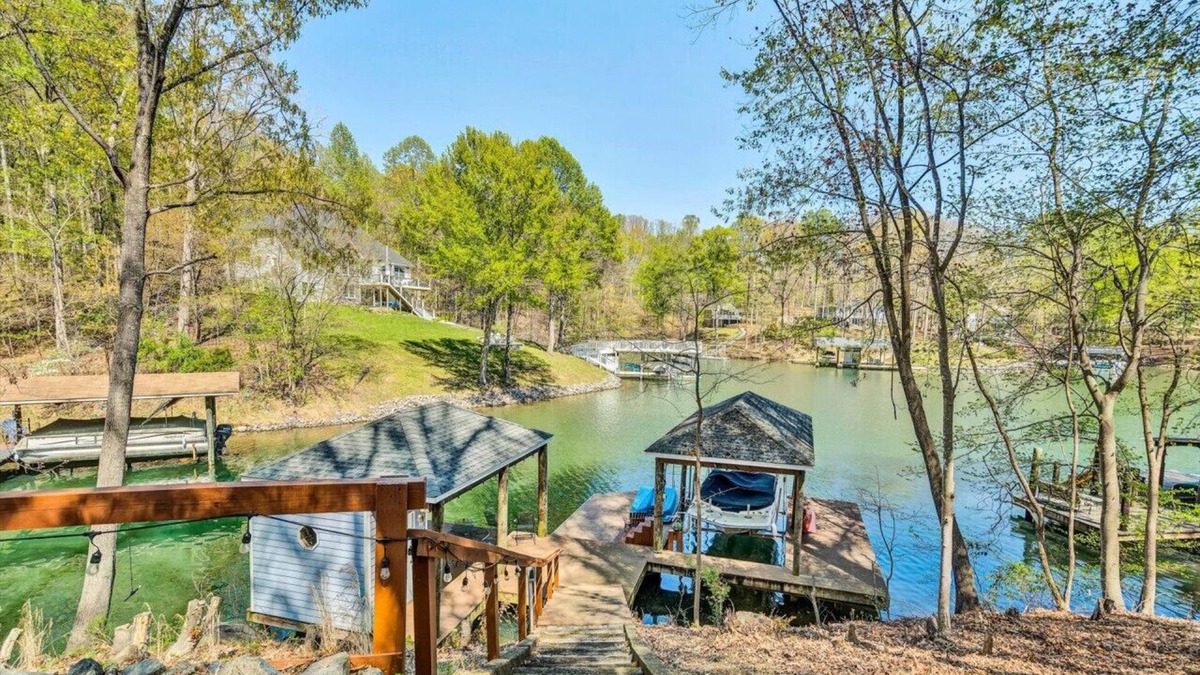 High Point House | Lake-It- Easy- Pet-friendly home with sunrise views. E enjoy the kayaks during the day and the firepit in the evening.