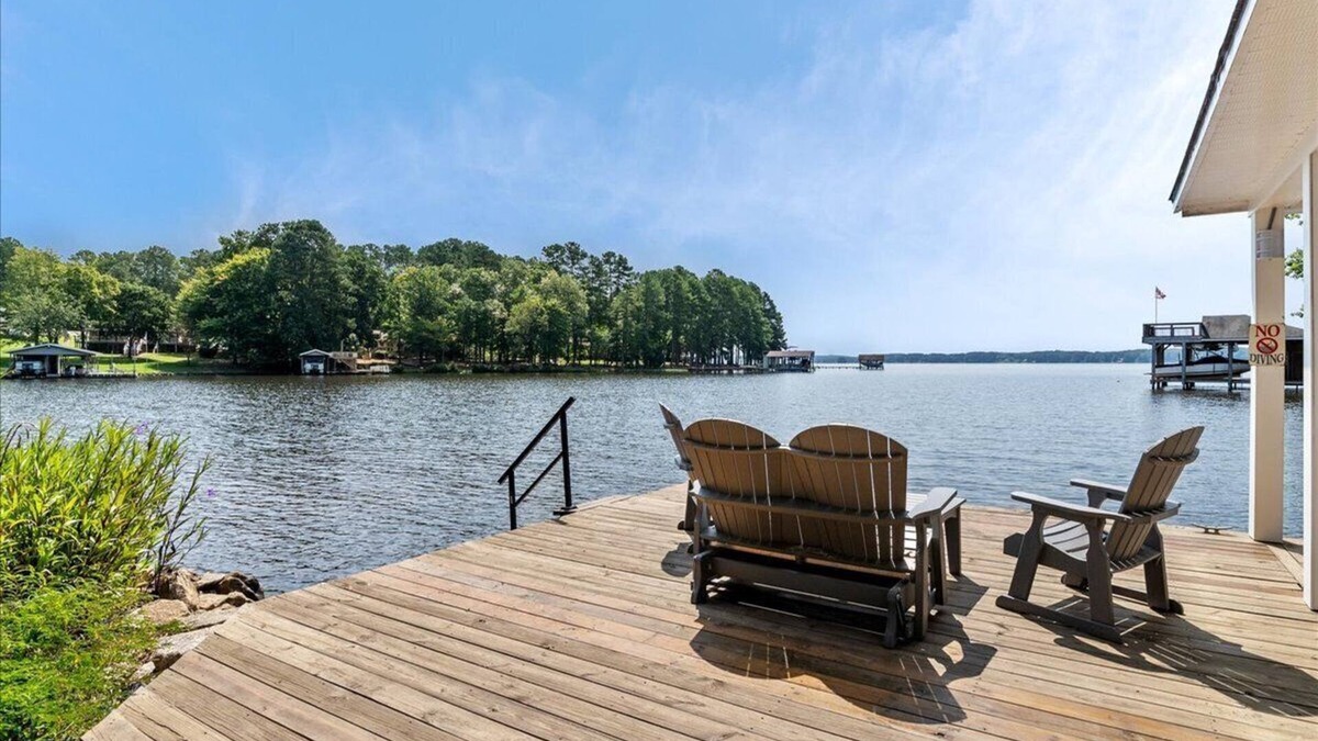 Littleton House | Lake It Easy | Top Location | Flat Lot
