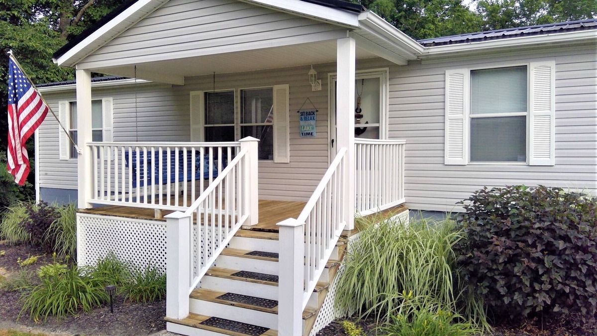 Russell Springs House | Lake it or Leave it! Lake House just one mile from Lake Cumberland Marina