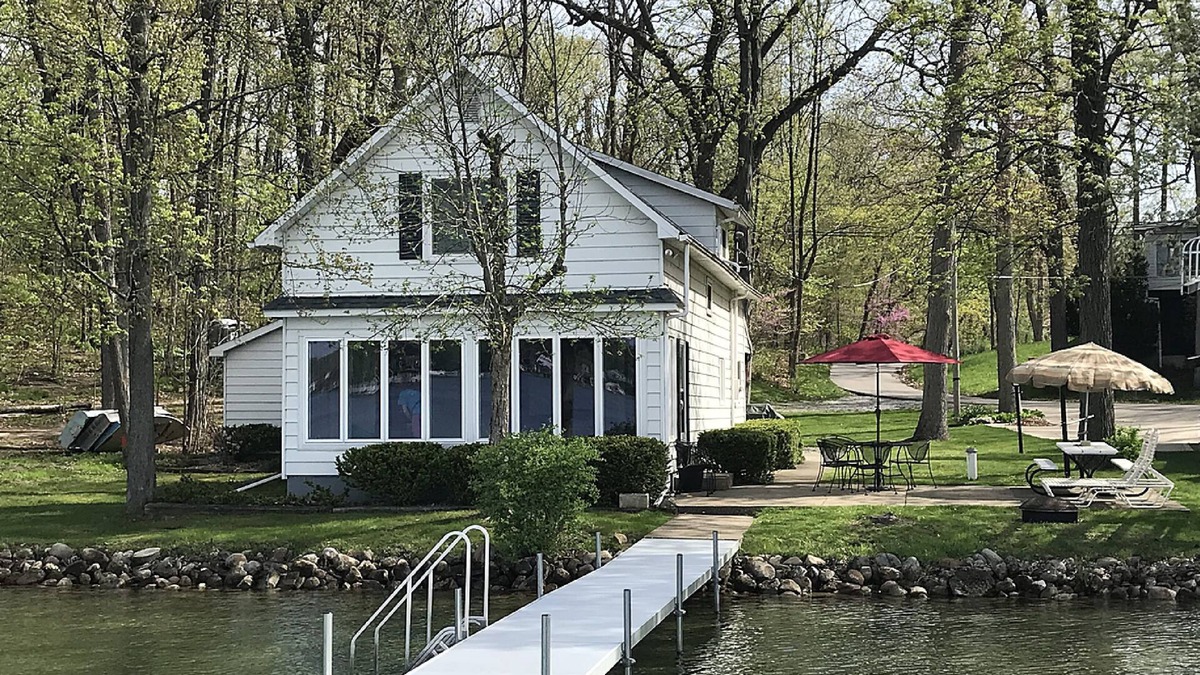 Angola Cottage | Lake James Red Sands Beach Lake Front Cottage - Family Friendly!