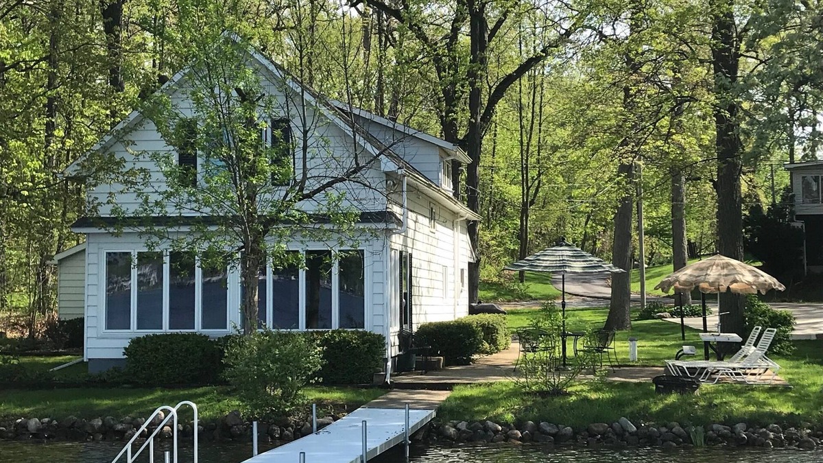 Angola House | Lake James Red Sands Beach Family friendly Getaway.