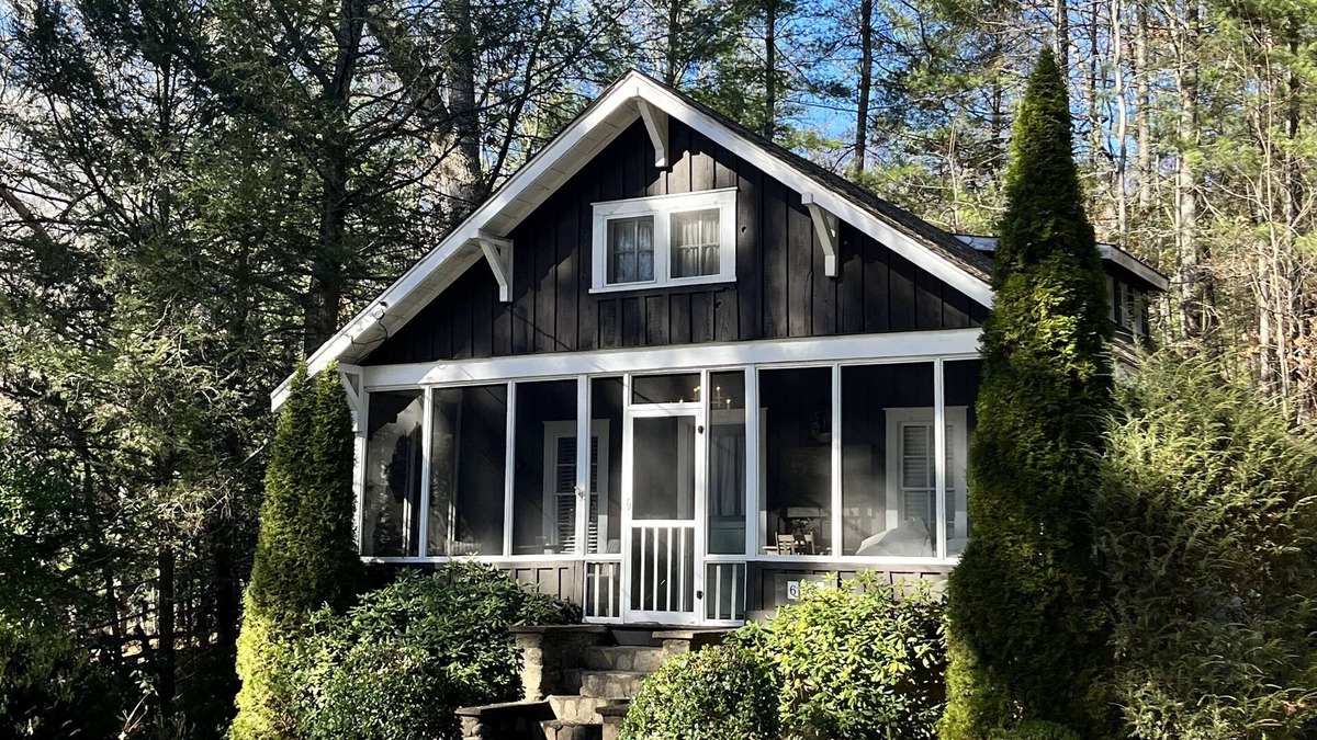 Waynesville Cottage | Lake Junaluska cottage with amenities galore!