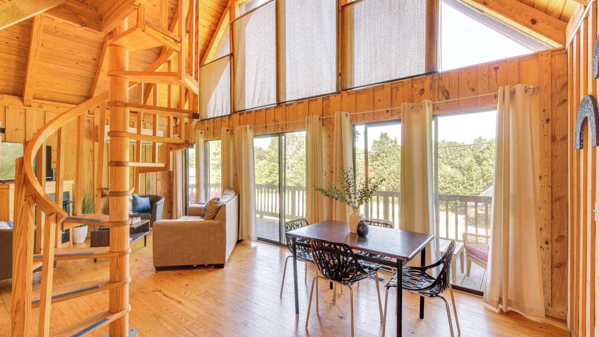 Six Mile Cottage | Lake Keowee Access: Idyllic Six Mile Cabin!