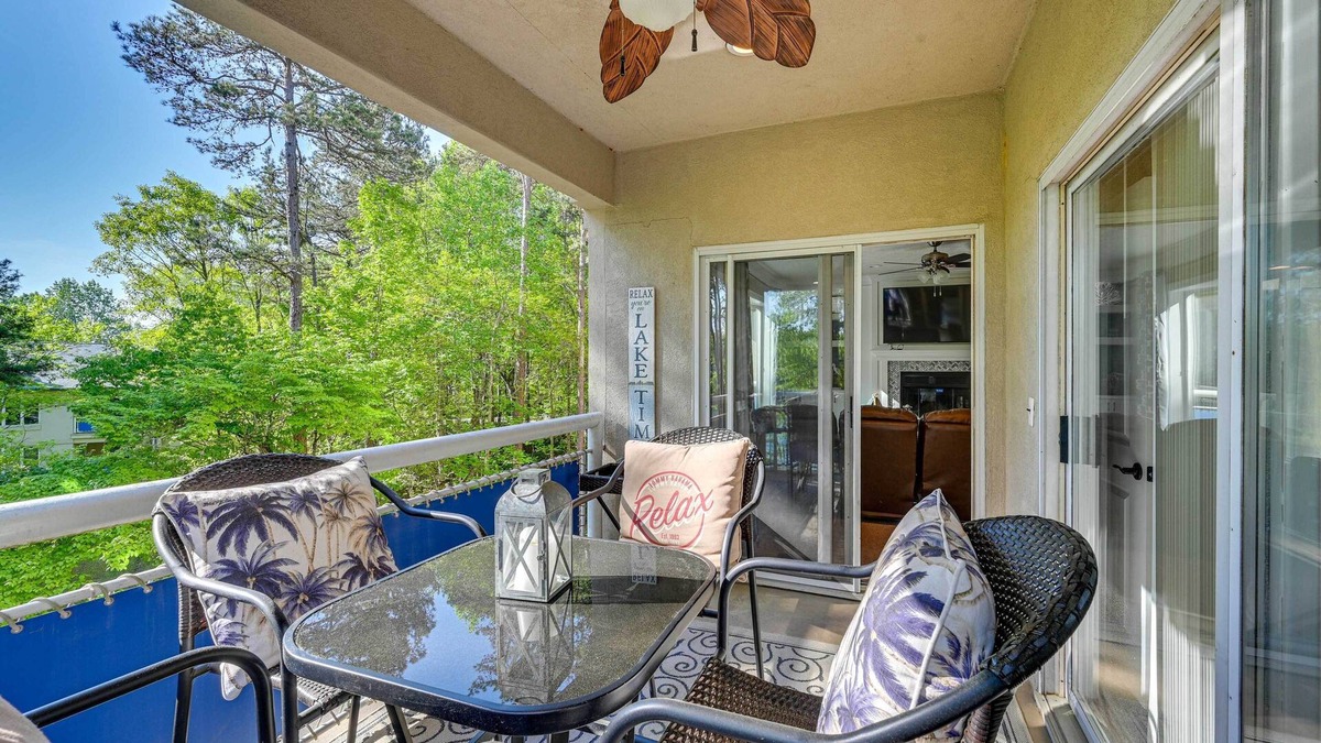 Salem Condo | Lake Keowee Condo w/Balcony & Resort Amenities!