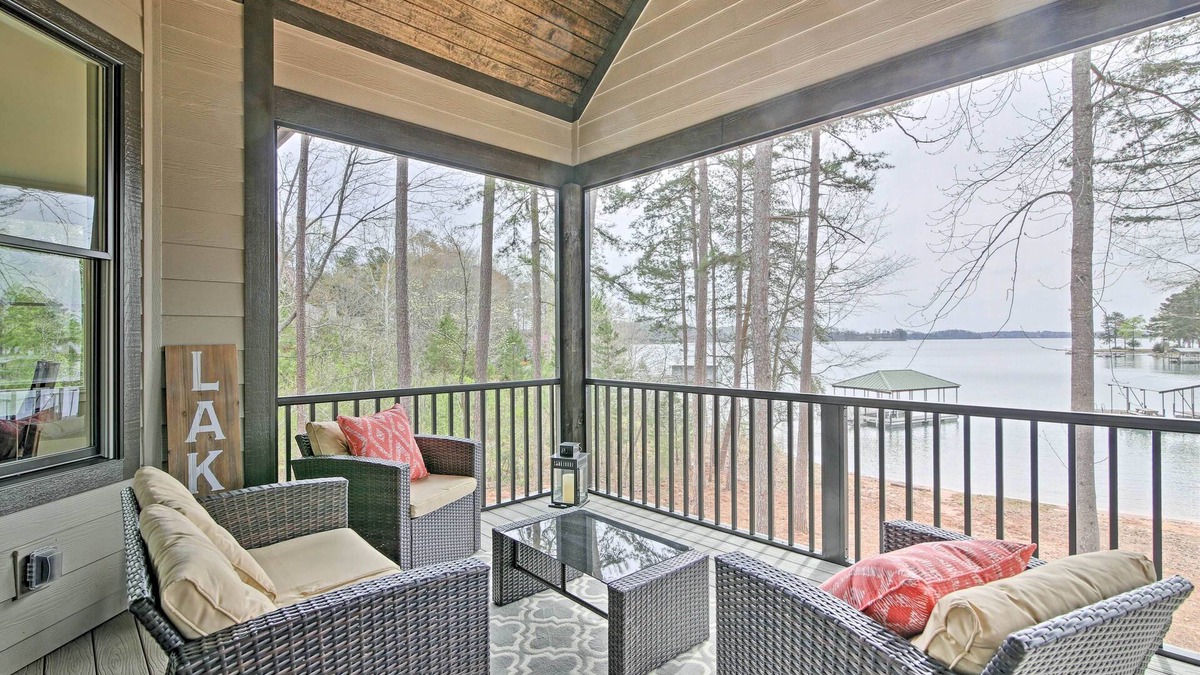 Seneca House | Lake Keowee Home with Balcony & Boat Dock!