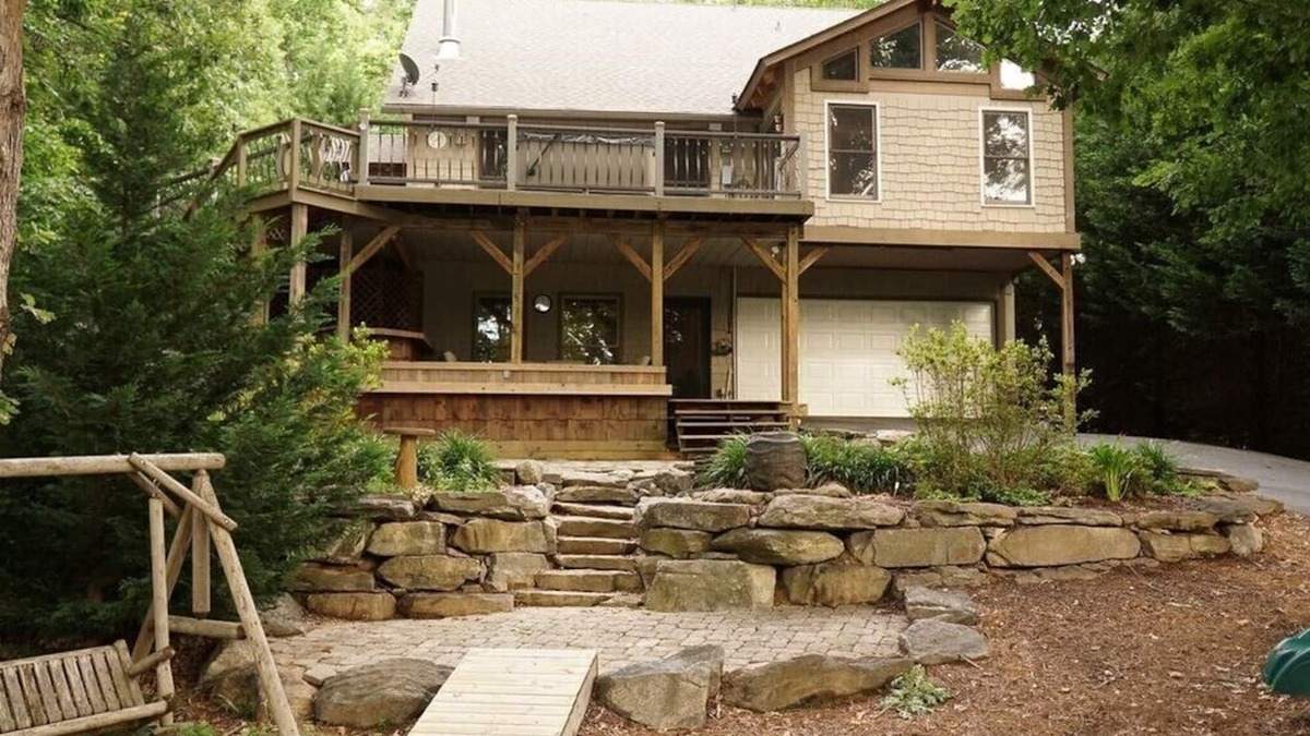 Six Mile House | Lake Keowee water front! Close to Clemson. Enjoy the new patio area w/firepit
