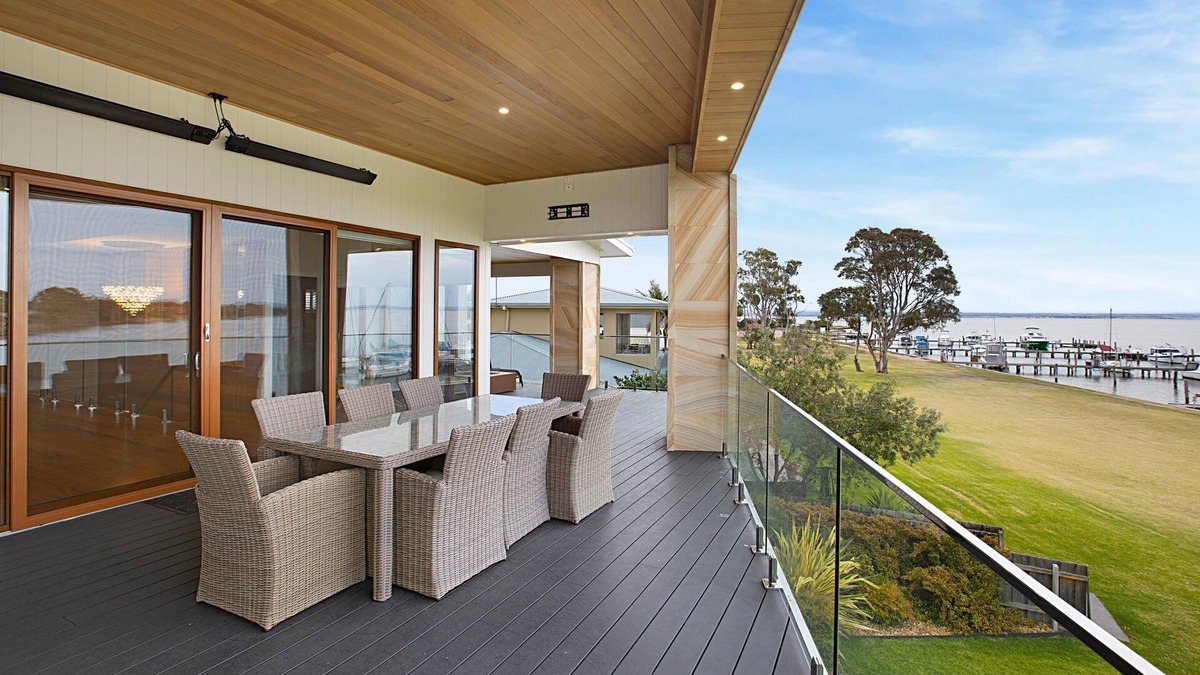 Paynesville House | Lake King Lakehouse: Enjoy your evenings, overlooking the McMillan Strait