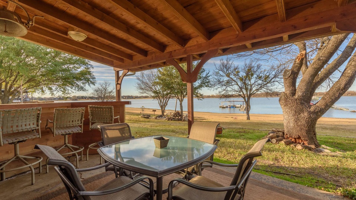 Frisco House | Lake Lewisville Lakefront Home Frisco, Texas - WaterfrontRentalsLakeLewisville