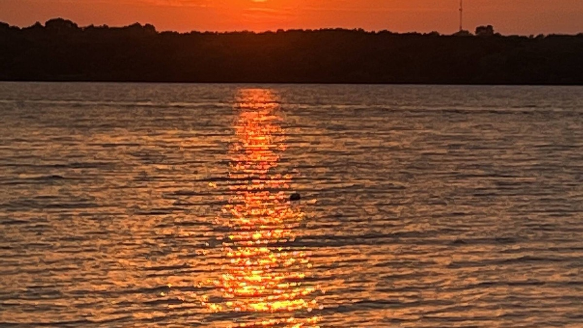 Checotah House | Lake life at its best! Work or family getaway. Nature and Water right out back!