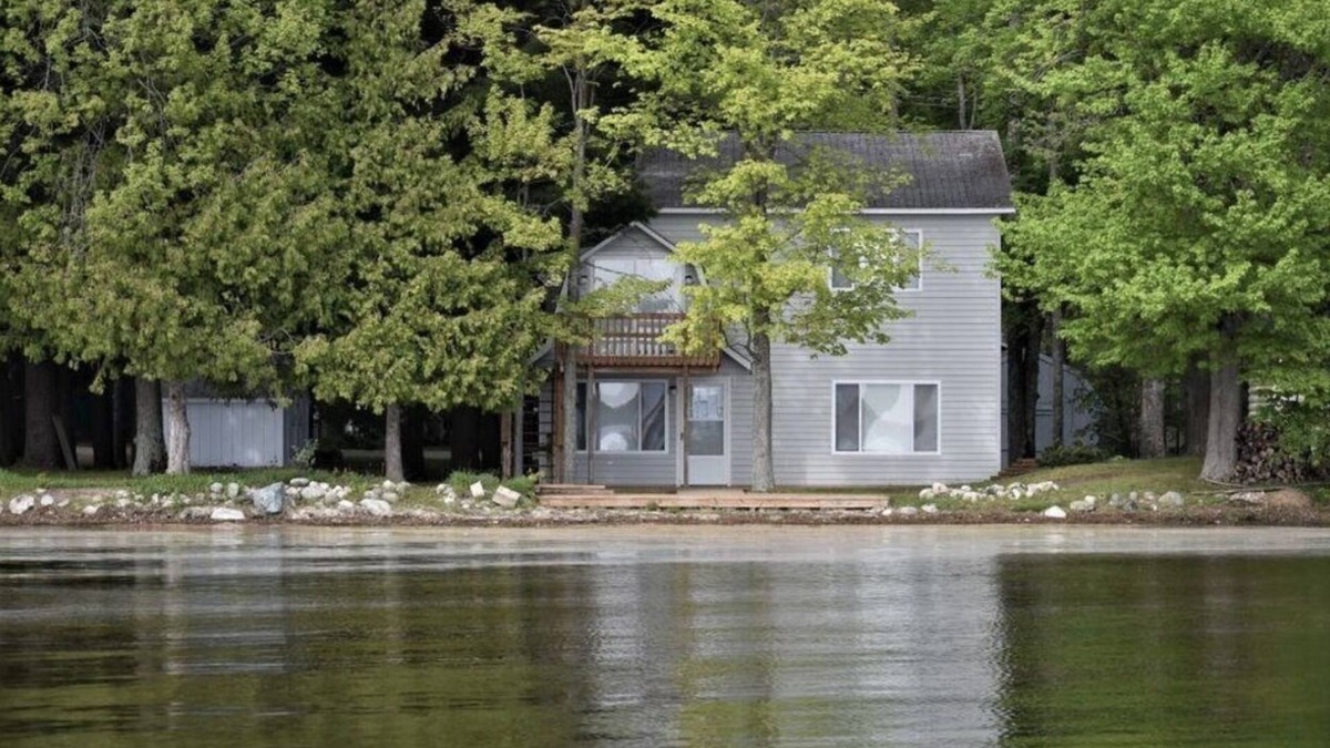 Baldwin House | Lake life at its finest with nearby outdoor adventures! Hunters and ORV welcome!