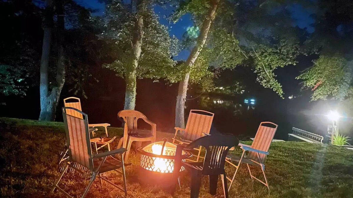 Medford Cabin | LAKE LIFE! Fishing/Kayak/Firepit/PizzaOven/Deck!