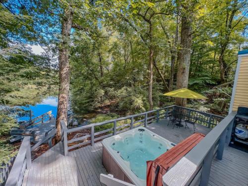 Rockbridge House | Lake Life, Hocking Hills, Hot Tub, Fireplace, Pond