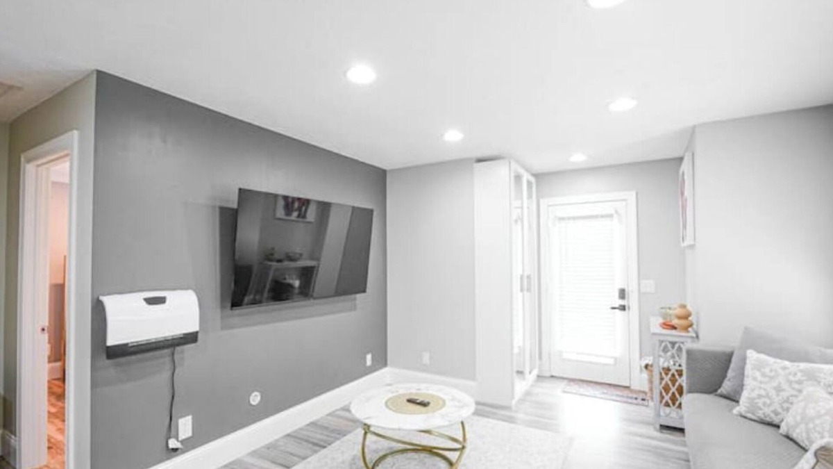 Plymouth House | Lake Life Meets City Vibesnn