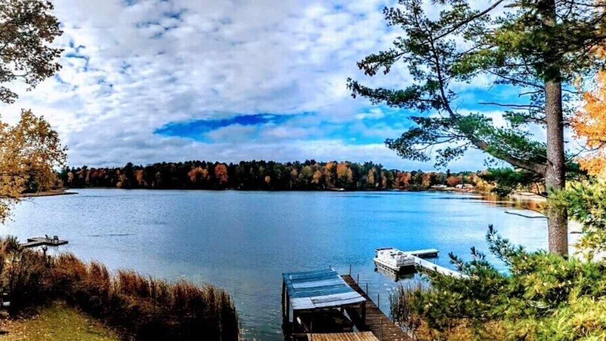 Shawano House | Lake Life on Clover Leaf Lakes πΆπ£